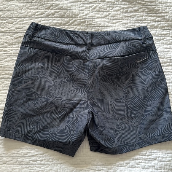 Nike Golf Shorts - Picture 2 of 3